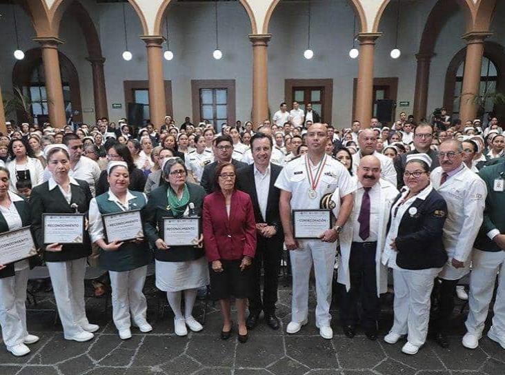 Destacada labor de las enfermeras; celebran su día laborando