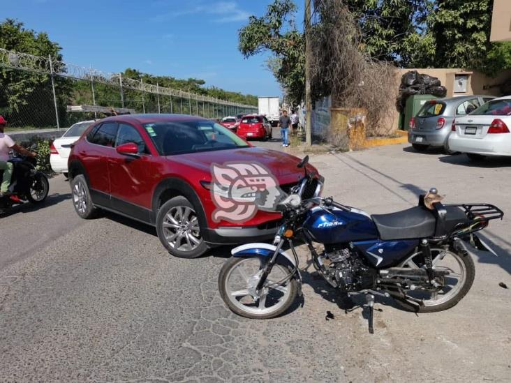 Choque deja una persona lesionada en calles de Veracruz