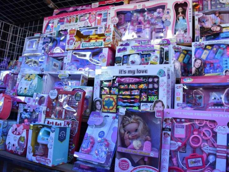 Vendedor ‘estafa’ a familias en Feria del Juguete; les venden juguete defectuoso