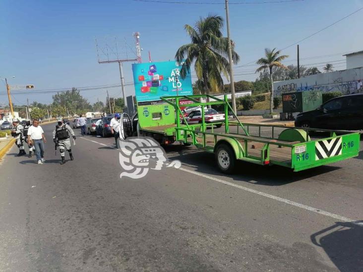 Tres autos generan carambola en plena avenida Universidad