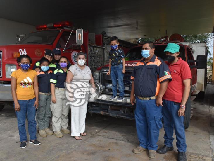 En día de Reyes, cumplen ilusión de Angelito, conocer PC y Bomberos