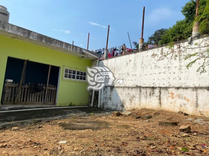 Familia de Minatitlán, en riesgo de quedar sepultada