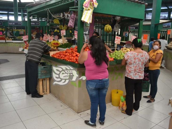 ‘Precio del jitomate disminuyó al entrar el 2022’, afirmó comerciante de Orizaba