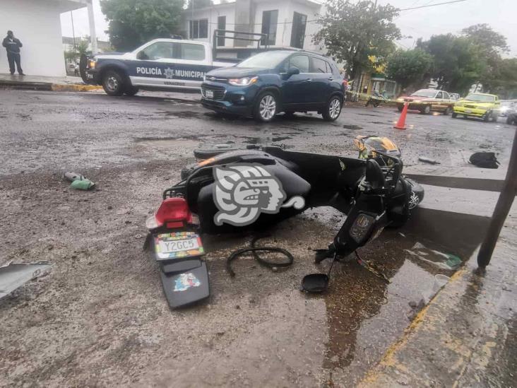 Impacta camioneta a motociclista en Veracruz