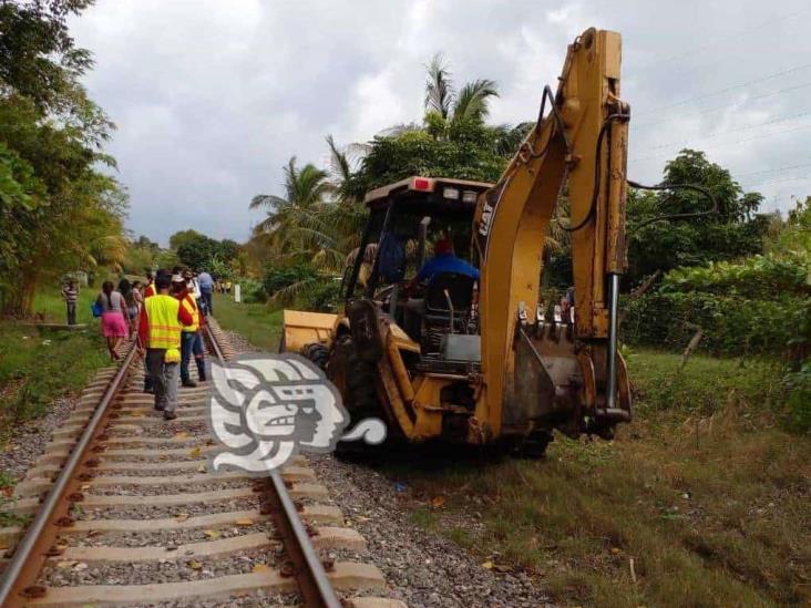 Ferrosur aplica limpieza de vías en Coatza; familias no quieren ser desalojadas