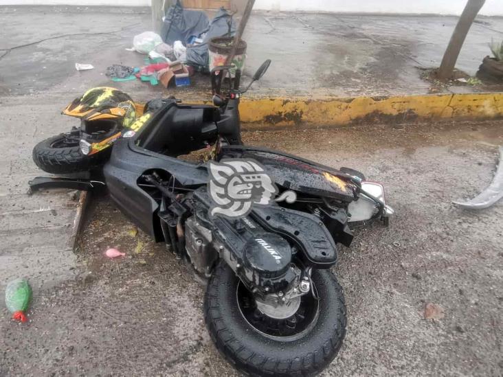 Impacta camioneta a motociclista en Veracruz