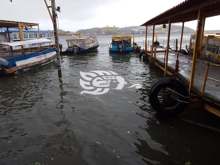 Por frente frío, suspenden servicio de transporte fluvial en Coatzacoalcos