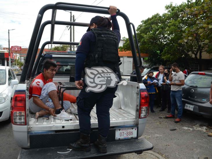Detienen y amarran a presunto ladrón en calles de Veracruz