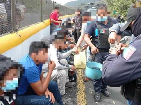Rescata SSP a 38 migrantes en accidente vial en Nogales