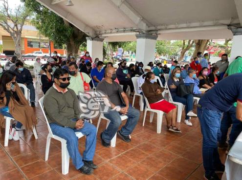 Entregan órdenes de pago a discapacitados y abuelitos en Coatzacoalcos