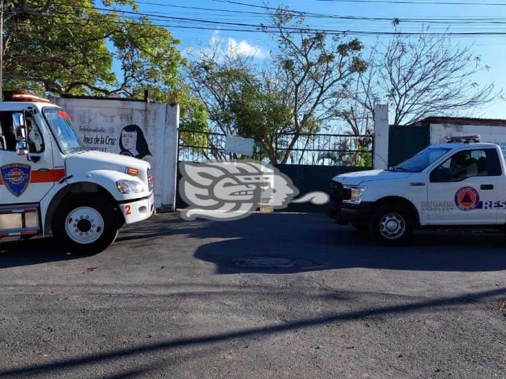 Quema de basura se sale del control en plantel educativo de Boca del Río