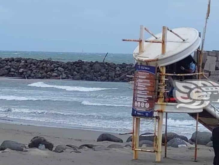 Permanecerán playas cerradas por oleaje elevado en Boca del Río