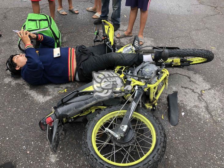 Joven repartidor resulta lesionado tras accidente