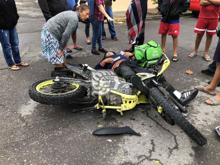 Joven repartidor resulta lesionado tras accidente