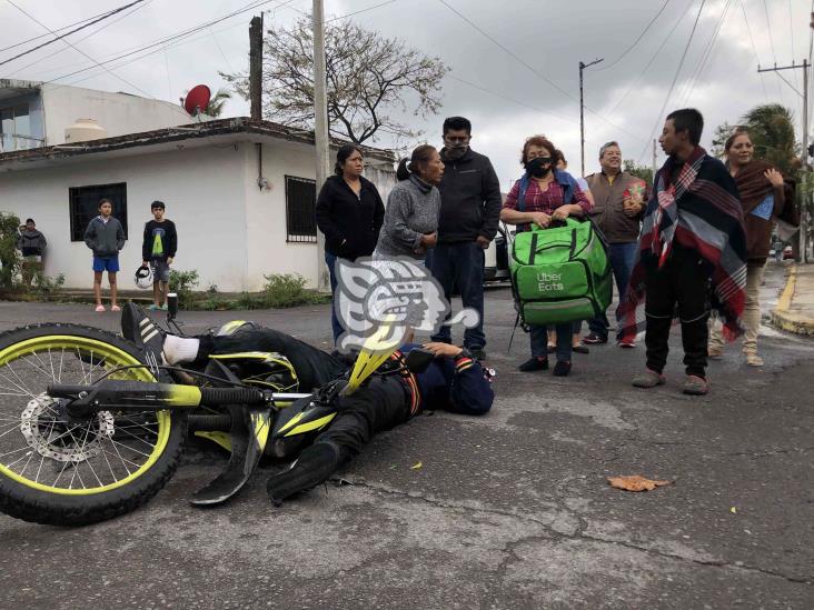 Joven repartidor resulta lesionado tras accidente