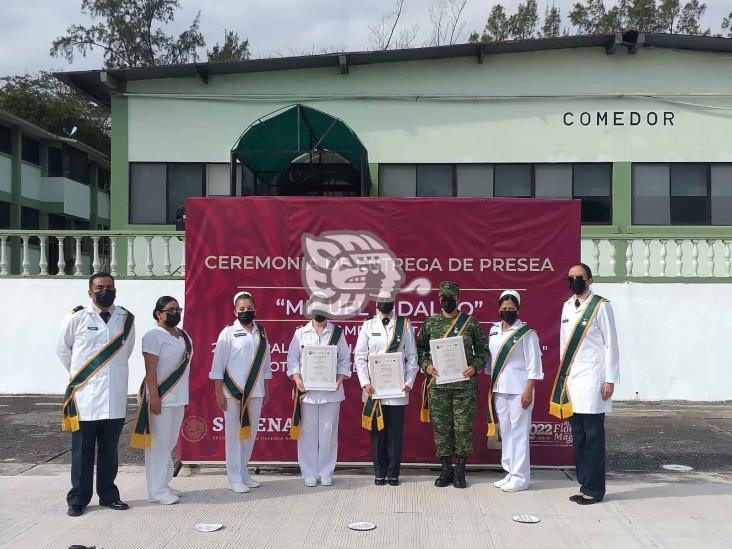 Condecoran a personal civil y militar destacado en servicio a la salud