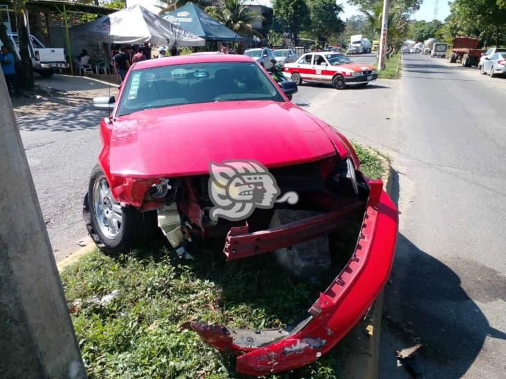 Percance vial en carretera ancha, una persona lesionada