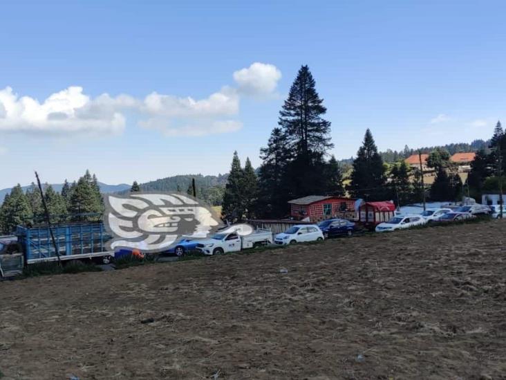 Tras nevada, continúan llegando turistas al Cofre de Perote; restringen acceso