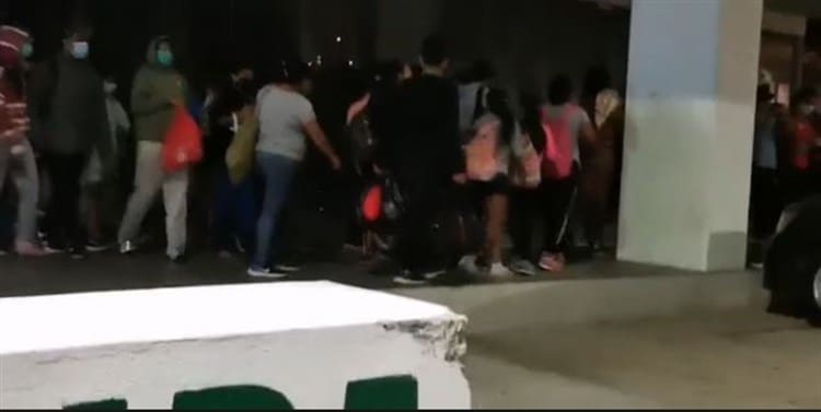 Policías de Campeche dejan en la calle a 47 menores que regresaban a Acayucan
