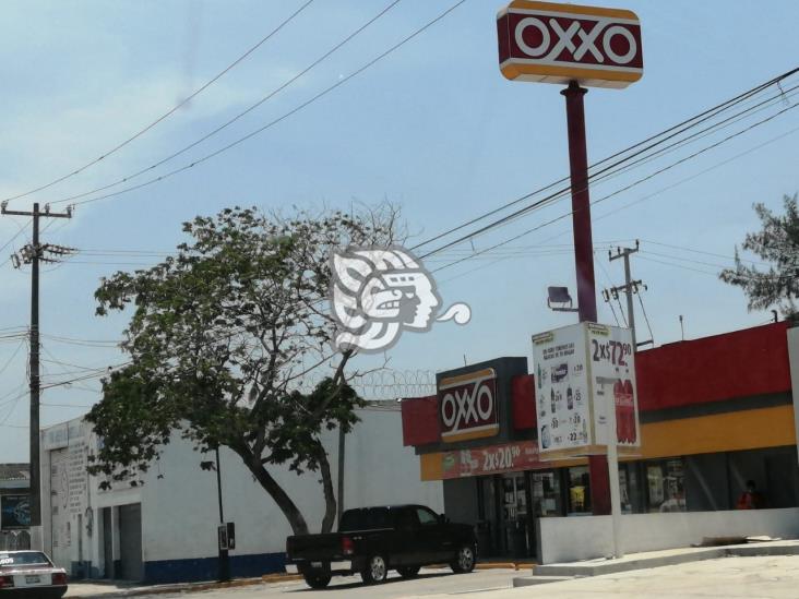 Par de delincuentes intentaron asaltar tienda Oxxo de la colonia Palma Sola