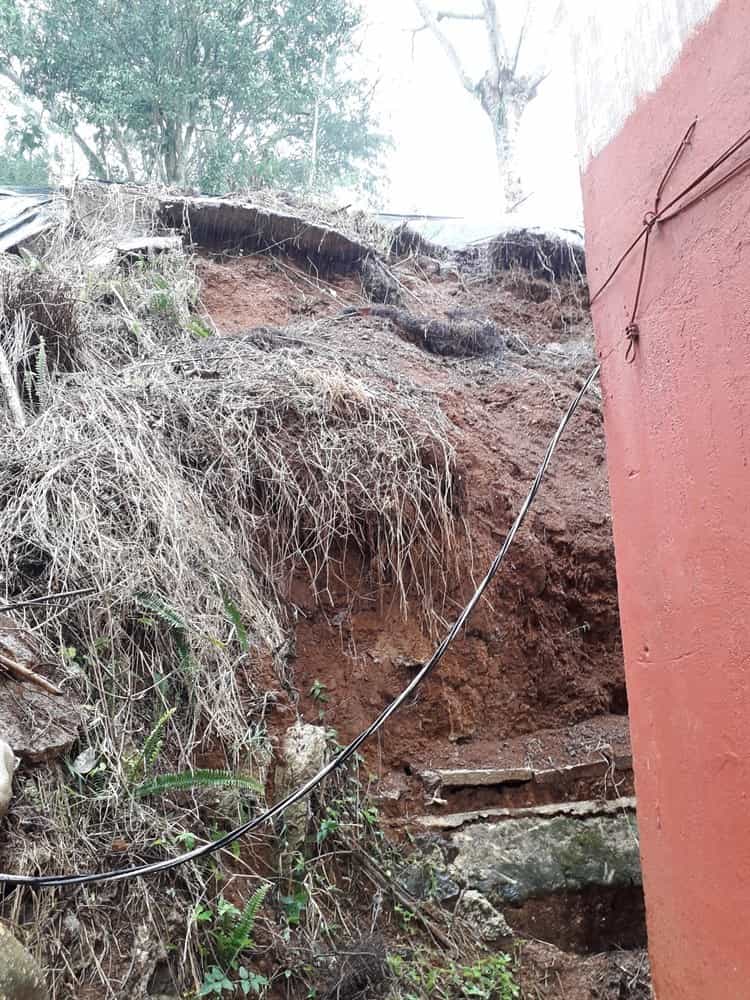 Habitantes de Xalapa 2000, en una ‘bomba de tiempo’; deslaves no cesan