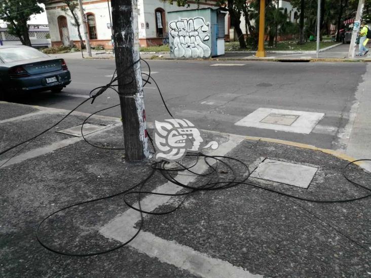 Vecinos temen por cables y transformador en malas condiciones