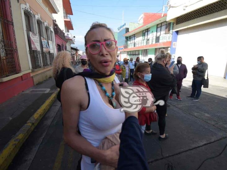 Comunidad LGBTTTIQ exige entrega de cuerpo de Karina con bloqueo en Xalapa