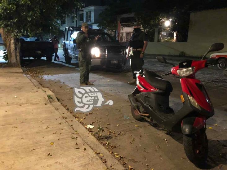 Detienen a ebrio motociclista en barrio de Acayucan