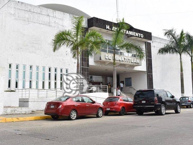 Madres de familia de Minatitlán exigen pago de pensiones