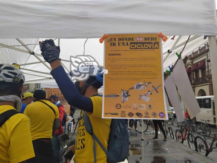 Desde plaza Lerdo, defienden la ciclovía de Xalapa