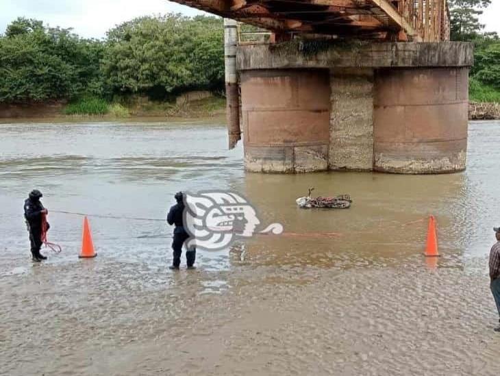 Muere campesino al caer de puente Cuatotolapan