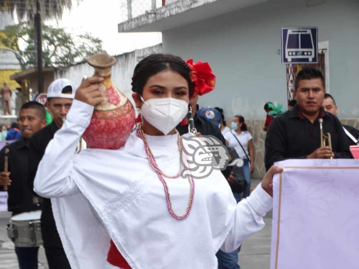 Realizan desfile para celebrar los 458 años de Misantla