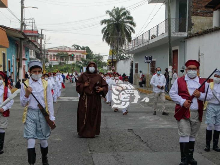 Realizan desfile para celebrar los 458 años de Misantla