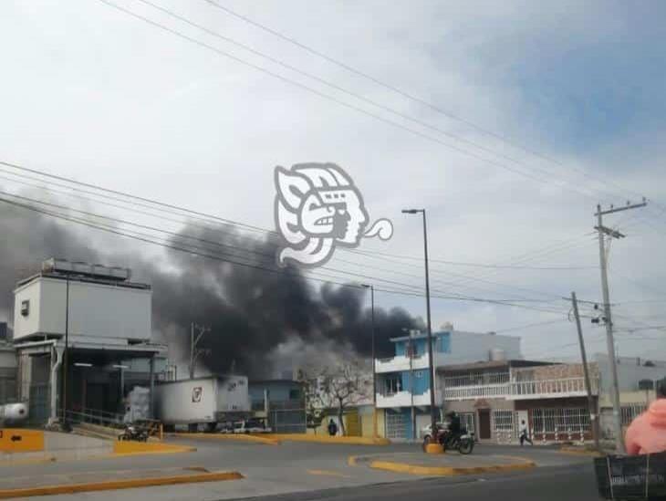 Se incendia bodega en Veracruz