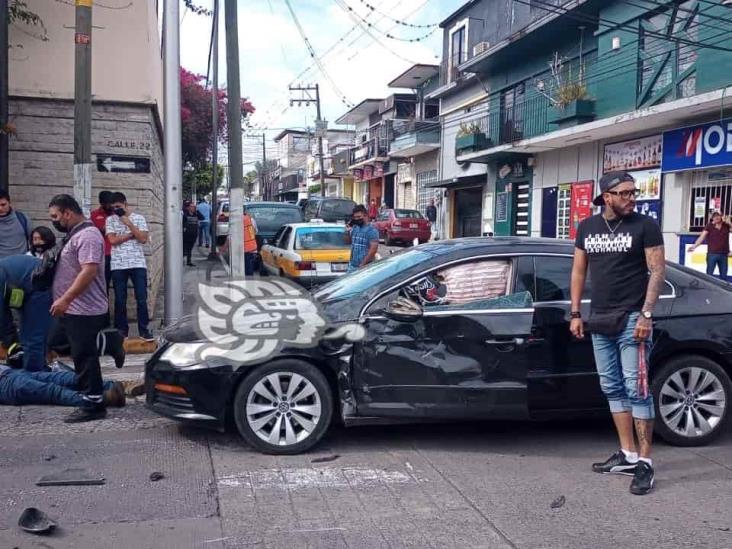 Encontronazo entre motocicleta y automóvil deja un lesionado en Córdoba