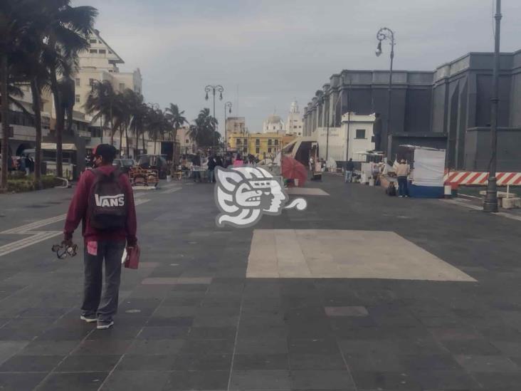 Tras “norte” turistas y locales acudieron al Malecón de Veracruz