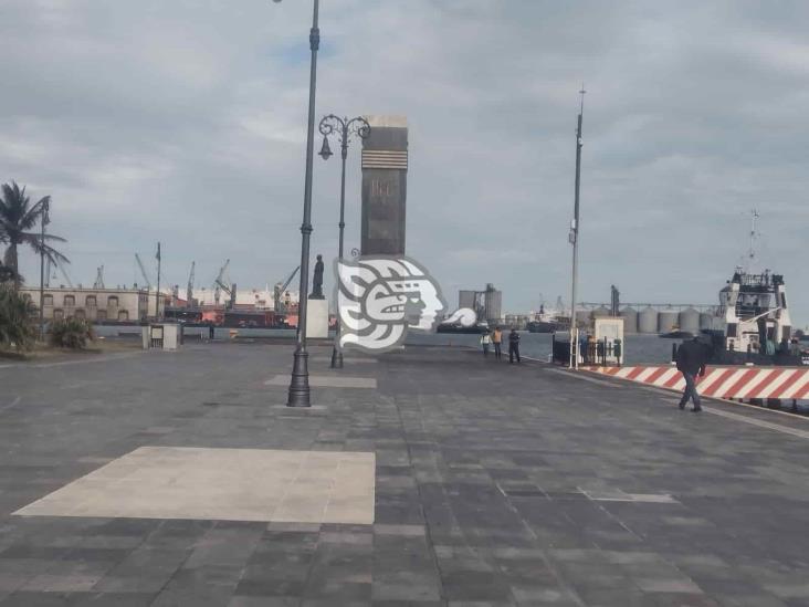 Tras “norte” turistas y locales acudieron al Malecón de Veracruz