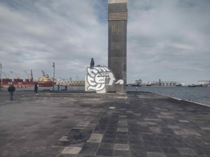 Tras “norte” turistas y locales acudieron al Malecón de Veracruz