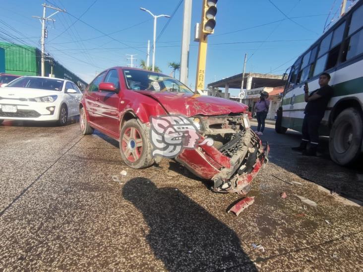 Se registra accidente entre dos unidades en calles de Veracruz