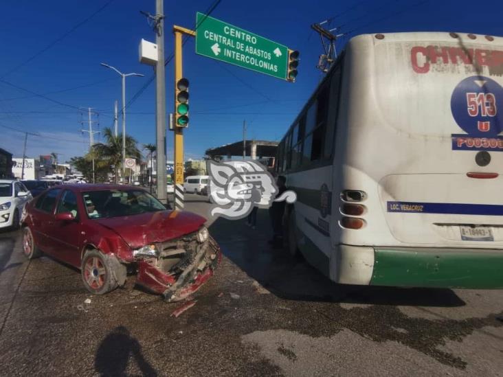 Se registra accidente entre dos unidades en calles de Veracruz