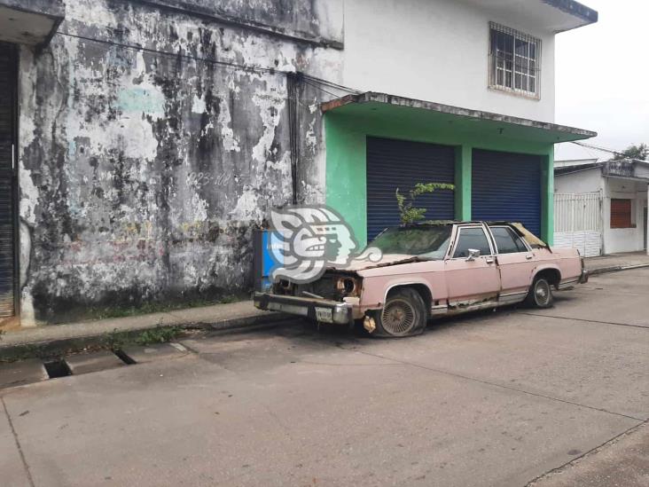 Autos maceta, problema de salud e inseguridad en Agua Dulce