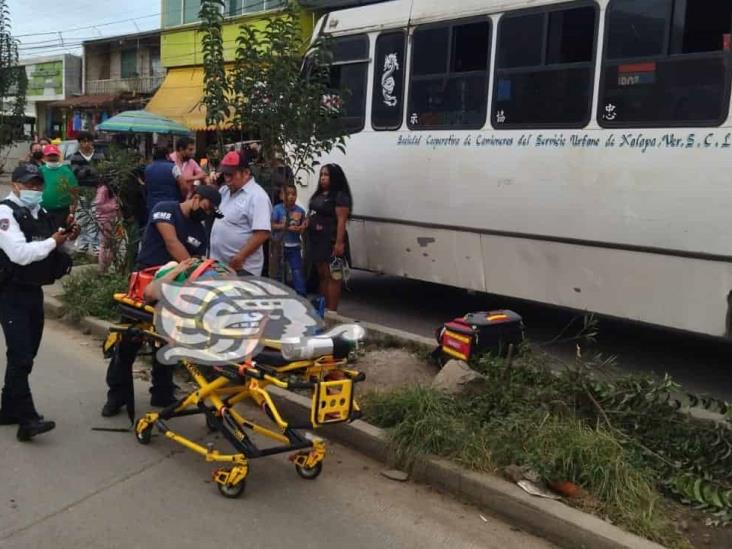 Reportan grave a señora que fue arrollada por un autobús SUX, en Xalapa