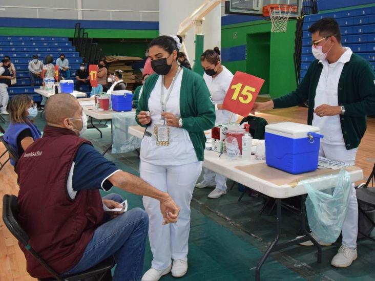 Participa IMSS Veracruz Norte en aplicación de refuerzo anticovid de  40 a 59 años