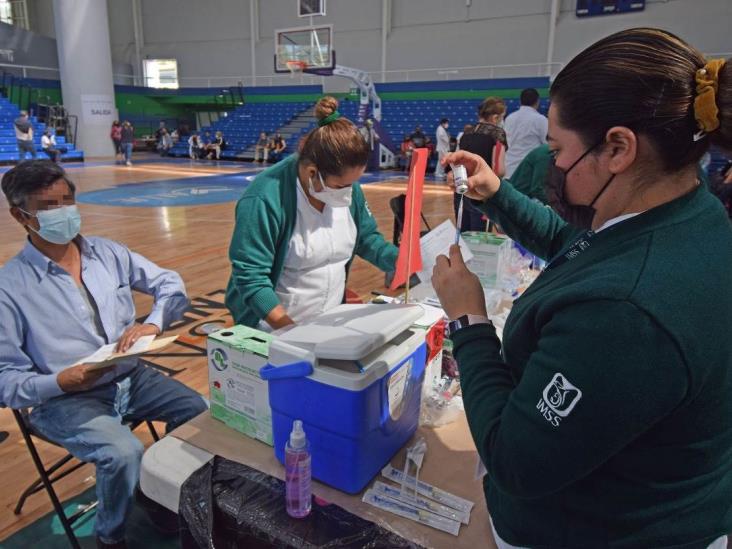 Participa IMSS Veracruz Norte en aplicación de refuerzo anticovid de  40 a 59 años