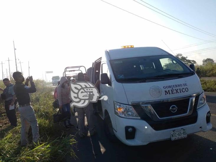 Se accidenta camioneta que trasladaba migrantes en la Costera; 9 heridos