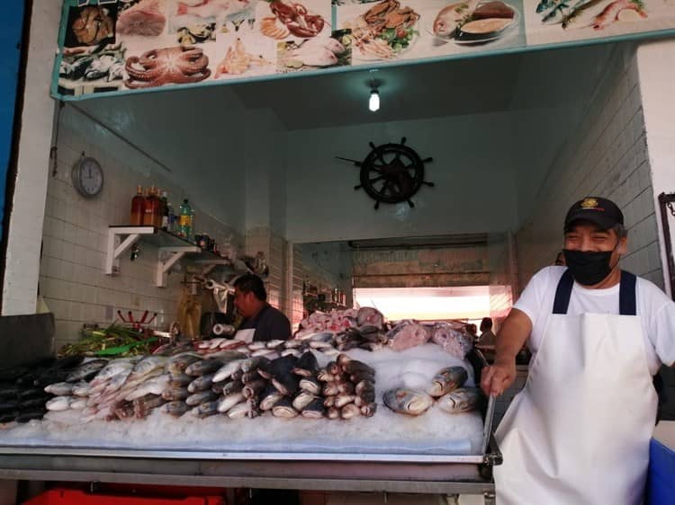 Por escasez, se eleva el precio del pescado