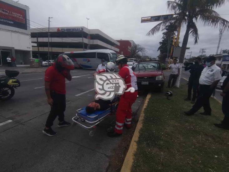 Choque deja a motociclista lesionado en avenida Miguel Alemán