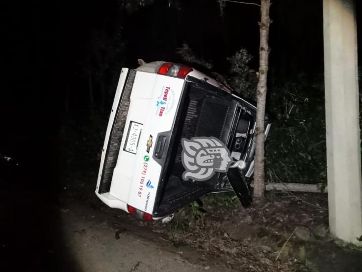 Exceso de velocidad provoca volcadura en Misantla