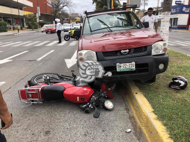 Choque deja a motociclista lesionado en avenida Miguel Alemán