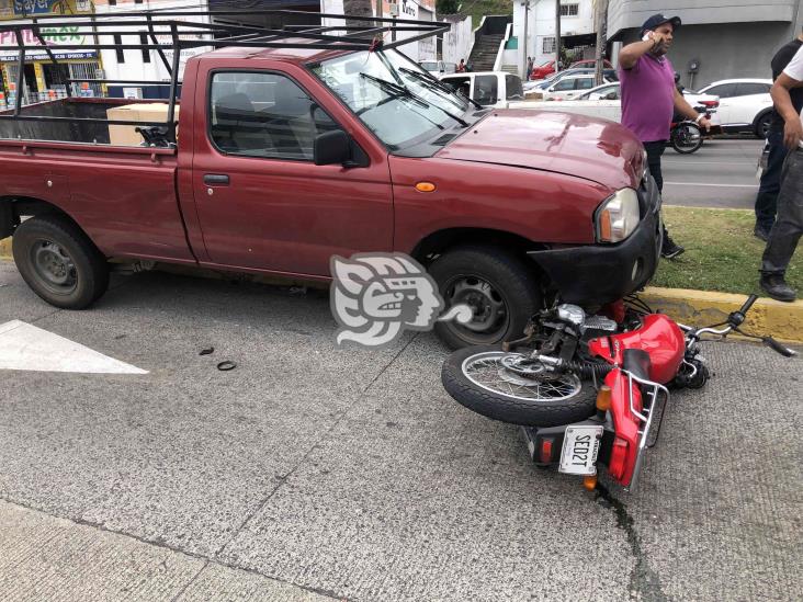 Choque deja a motociclista lesionado en avenida Miguel Alemán